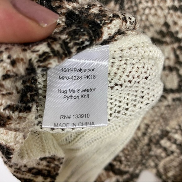 Show me your MuMu python print “Hug me” v neck sweater - Picture 10 of 11